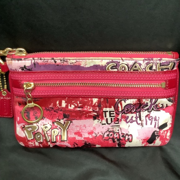 Coach Handbags - Coach POPPY EUC Wristlet